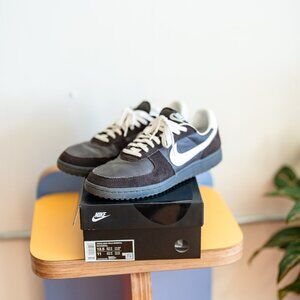 Nike Field General sneakers in brown and white WMNS